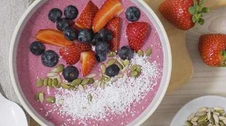 berry smoothie bowl vegetarian recipe